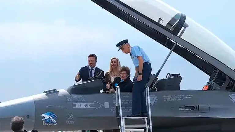Milei en F16